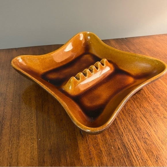 Other - Berkeley Pottery Ashtray 7001, vintage
USA brown, Wood Grain Bottom Mid Century